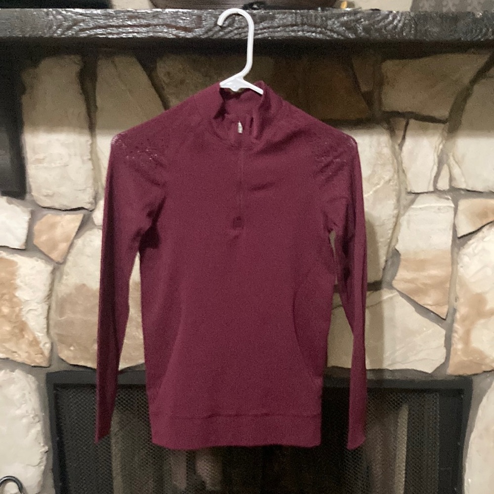 Lululemon like new pullover. Maroon not sure of the size,looks small
